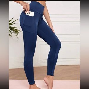 sports leggings with phone pocket